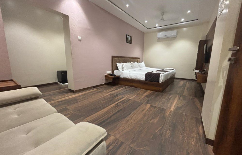 Suite Room at The Skyland Hotel Tuljapur Picture
